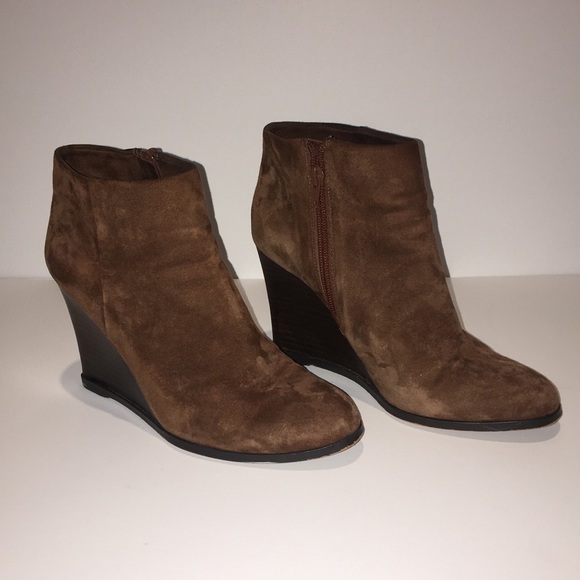 Vince Camuto Shoes - VINCE CAMUTO brown suede Gemina booties Sz 8.5